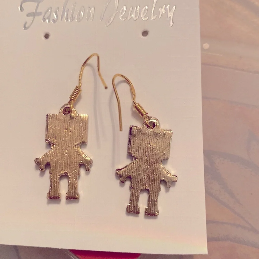 Dangle earrings